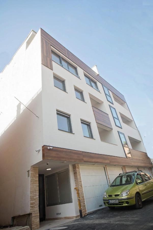 סראייבו Luna Deluxe City Center & Free Parking מראה חיצוני תמונה