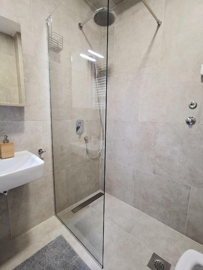 סראייבו Luna Deluxe City Center & Free Parking מראה חיצוני תמונה